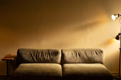 Zo maak je je woonkamer sfeervoller met de juiste lampen